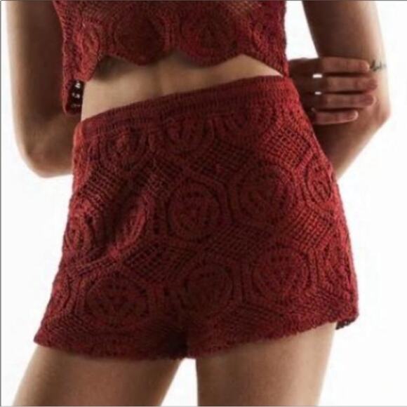 Zara Burgundy Maroon Crochet High Rise Shorts NWT LARGE Summer Elastic Pull On - Picture 1 of 14